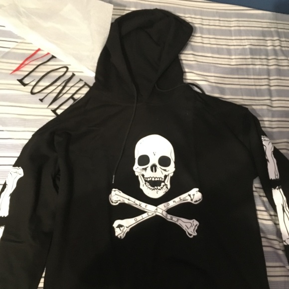 vlone bones hoodie